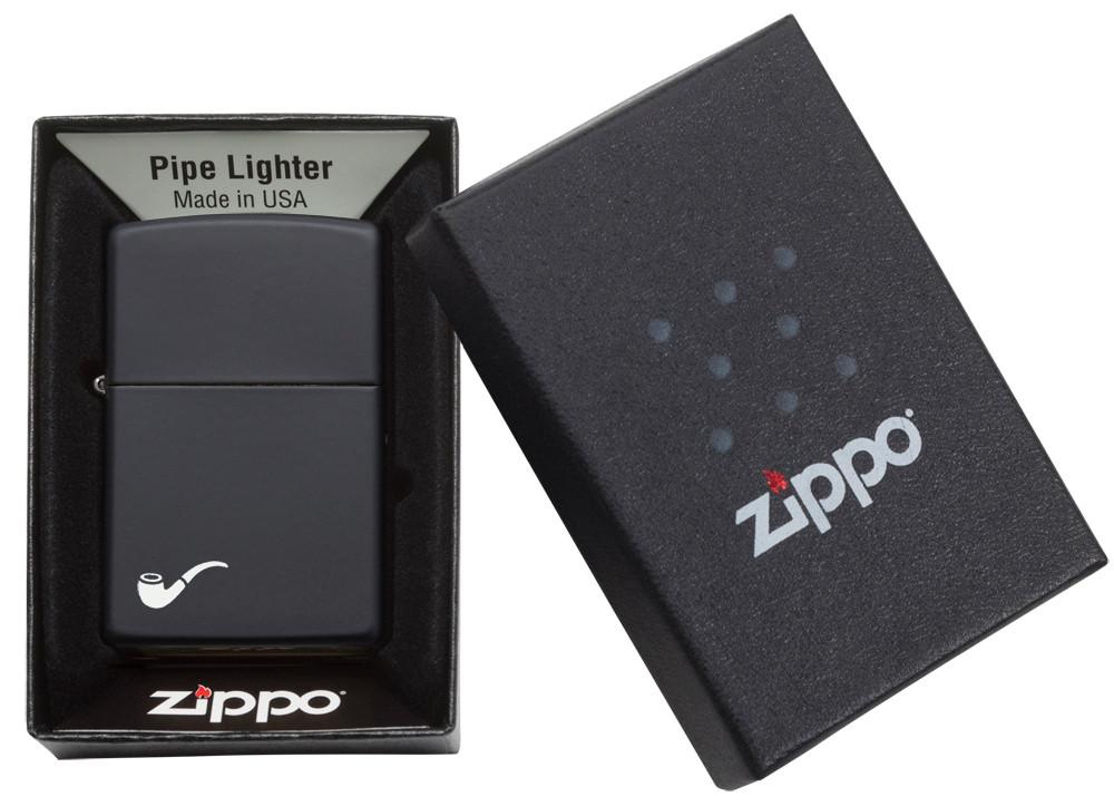 Zippo aansteker voor pijpen Black Matte in open geschenkverpakking