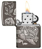 Zippo-aansteker grijze geldroos open met vlam