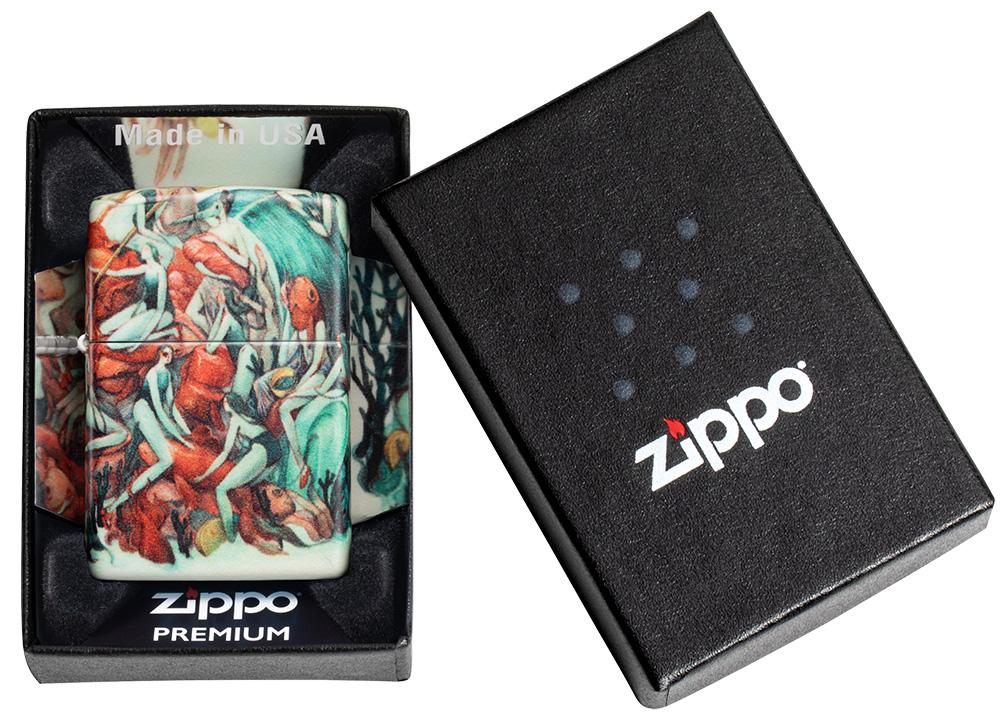 Zippo-aansteker Marija Tiurina in open geschenkdoos