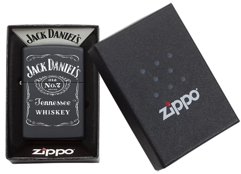 Zippo-aansteker zwart met wit Jack Daniel's-logo in open doos