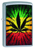 Vooraanzicht 3/4 hoek Zippo aansteker chroom met hennepblad kleuren van Jamaica op de achtergrond