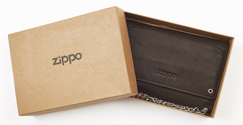 Portemonnee landschapformaat met ketting Zippo merk in open geschenkdoos