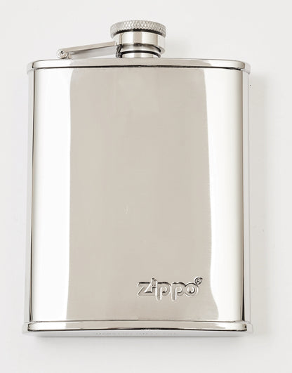 Vooraanzicht Zippo heupfles van roestvrij staal met Zippo-logo rechtsonder