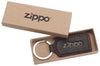 Kleine leren sleutelhanger Zippo in open geschenkverpakking