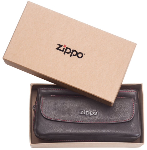 Pijpzakje bruin leer in open geschenkdoos
