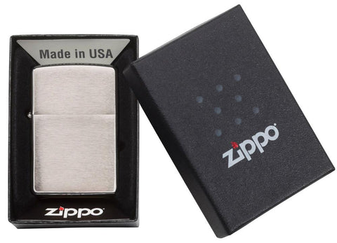Vooraanzicht Zippo aansteker Chrome Brushed basismodel open geschenkverpakking