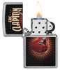 Zippo aansteker vooraanzicht chroom open en aangestoken met gekleurde afbeelding van een rode gitaar van Eric Clapton