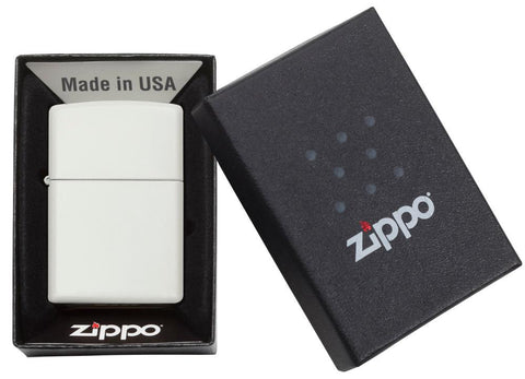 Vooraanzicht Zippo aansteker matwit basismodel in open geschenkdoos