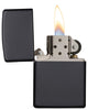 Vooraanzicht Zippo aansteker Black Matte basismodel geopend met vlam