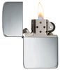 Zippo Aansteker 1941 Replica in sterling zilver vooraanzicht geopend en aangestoken in hoogglans zilver optiek