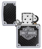 Vooraanzicht Zippo-aansteker Satin Chrome met Harley Davidson-logo en zwarte achtergrond open