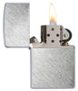 Vooraanzicht Zippo aansteker Herringbone Sweep basismodel geopend met vlam