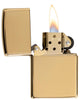 Vooraanzicht Zippo aansteker High Polished Brass basismodel geopend met vlam