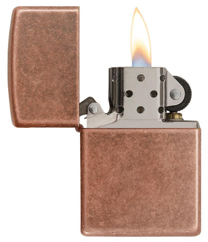 Vooraanzicht Zippo Aansteker Antiek Koper en Messing Geopend met Vlam