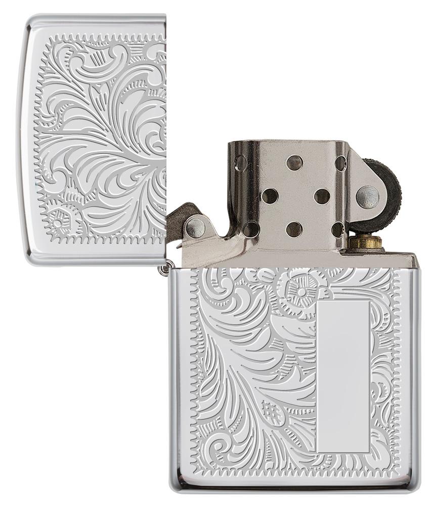 Vooraanzicht Zippo-aansteker High Polish Chrome met Venetiaans ontwerp open met initiaalplaatje open
