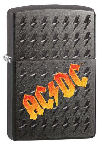 Vooraanzicht Black Ice Zippo-aansteker met AC/DC-logo en kleine gegraveerde bliksemschichten in 3/4 hoek