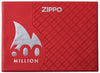 Zippo aansteker 600 Million vooraanzicht gesloten luxe verpakking in rood met 600 Million logo omringd door witte vlam