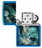 Zippo aansteker glanzend blauw in mystiek landschap met licht geklede dame aan het meer omringd door doodshoofden en kraaien geopend zonder vlam