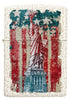 Zippo Feuerzeug Frontansicht Mercury Glass mit farbiger Abbildung der Freiheitsstatue und amerikanische Flagge im Hintergrund
