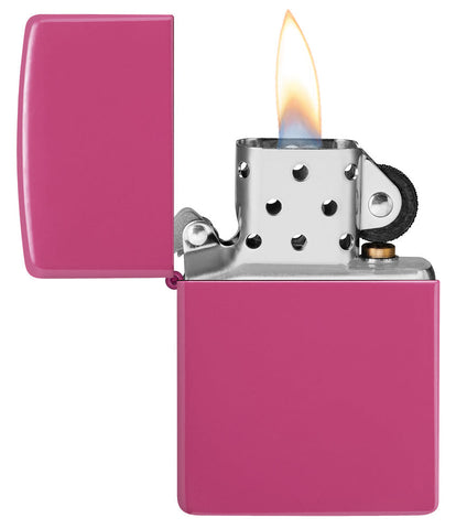 Zippo Feuerzeug sanftes Pink Frequency Basismodell geöffnet mit Flamme