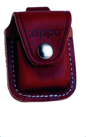 Vooraanzicht Zippo bruin leren tasje met Zippo-logo en drukknoop