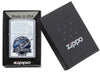 Zippo garantie vis omgeven door 2 hengels in open geschenkdoos