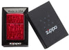 Zippo-aansteker rood met veel Zippo-vlammen in open doos
