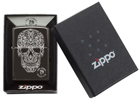 Zippo-aansteker doodshoofd van gegraveerde krullen in open doos