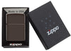 Zippo-aansteker bruin mat met Zippo-logo in open doos