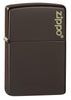 Vooraanzicht 3/4 hoek Zippo-aansteker bruin mat met Zippo-logo