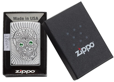 Zippo-aansteker met diep gegraveerde schedel met ogen van Crystal-elementen in open doos