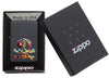 Zippo-aansteker zwart mat met kleurrijke schedel in open doos