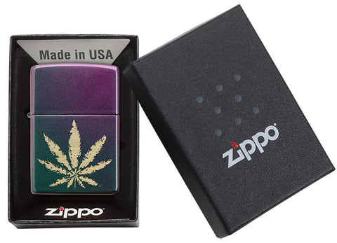 Zippo-aansteker Iridescent hennepblad lasergravure in open geschenkdoos