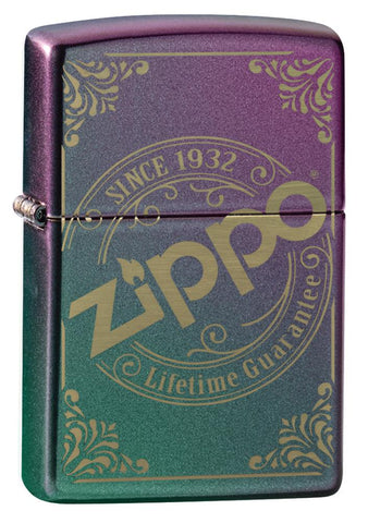 Vooraanzicht 3/4 hoek Zippo-aansteker Iridescent Matte met Zippo-logostempel als lasergravure