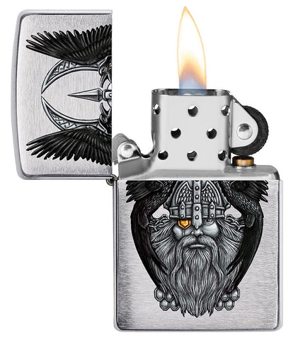 Vooraanzicht Zippo-aansteker geborsteld chroom met hoofd van vader van de goden Odin open met vlam
