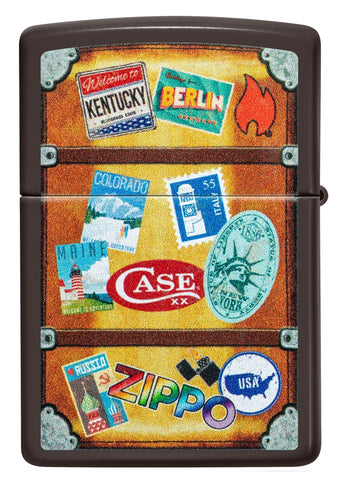 Zippo aansteker achteraan bruin, met een hoesje met verschillende stadsstickers, zoals Parijs, Hawaï, Barcelona, New York