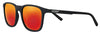 Zippo Zonnebril Vooraanzicht ¾ hoek met oranje lenzen en smal vierkant montuur in zwart met wit Zippo logo